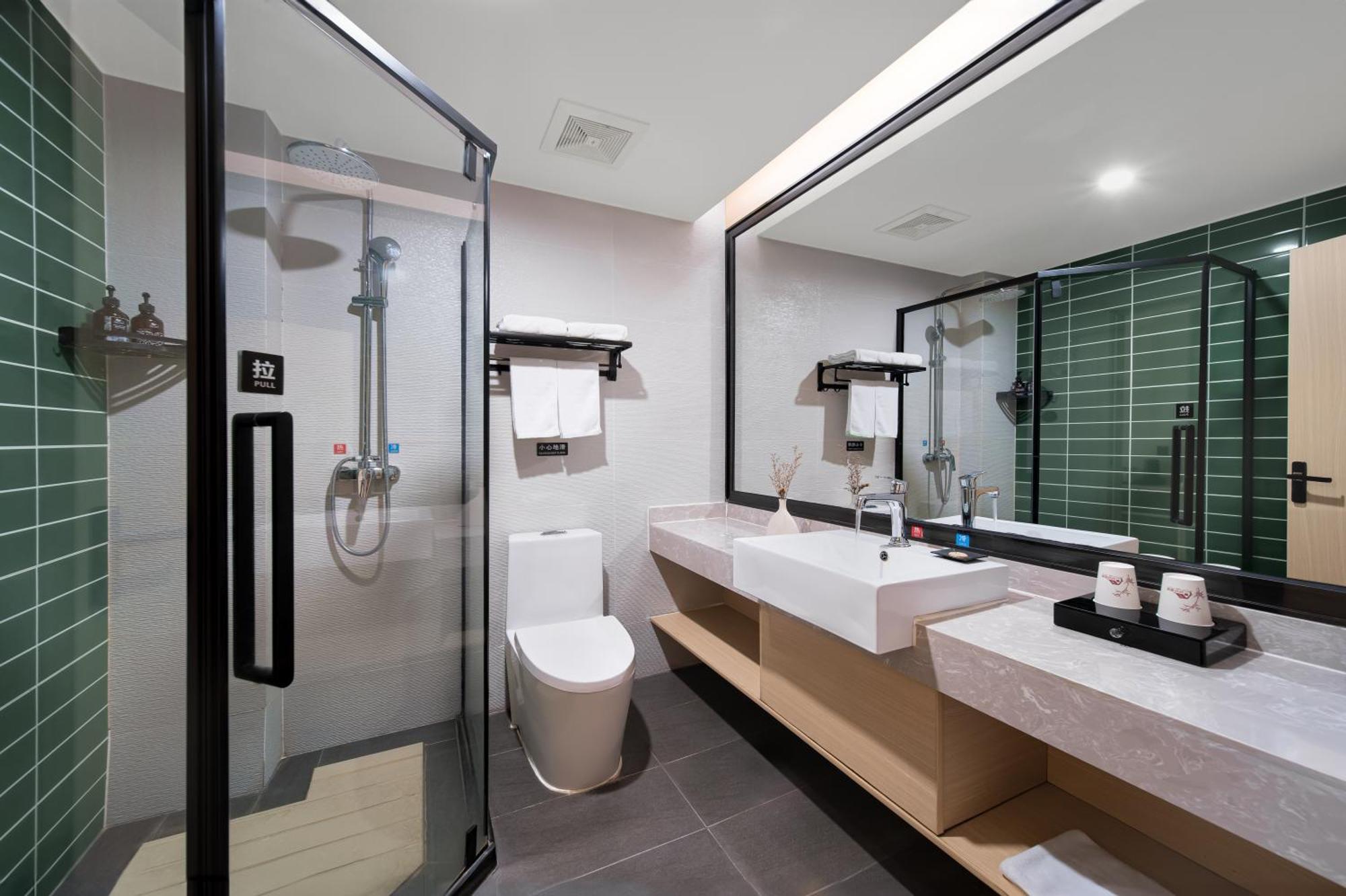 Bai Ling Hotel Нанинг Екстериор снимка